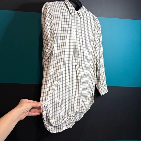 J. Jill White and Gray Relaxed Button Down Shirt - Picture 4 of 9